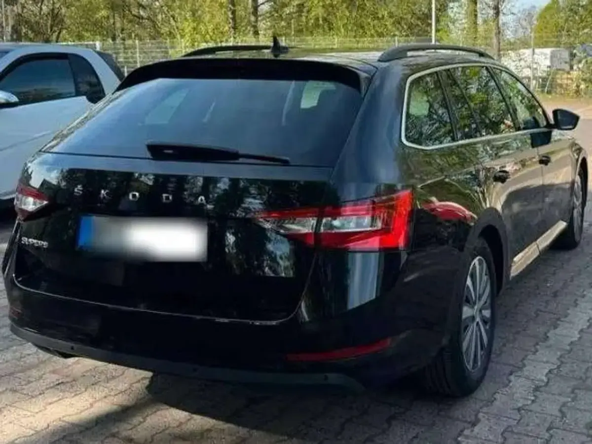 Gebraucht Skoda Superb 150 PS (110 kW) 2022 Schwarz Kombi