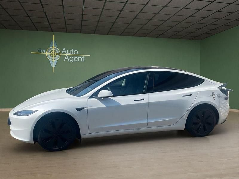 Pearl white Gebraucht 2024 Tesla Model 3 Limousine | 33.900 € (Fairer Preis) - Bild 1/1