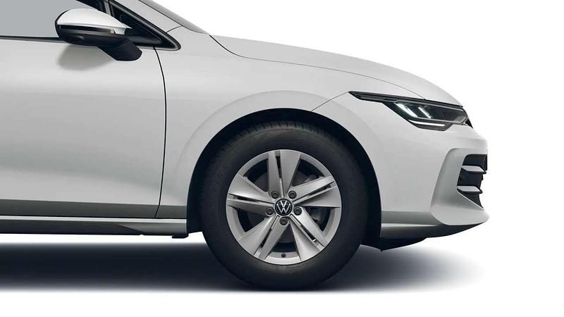 Gebraucht VW Golf Life 116 PS (85 kW) 2024 Pure white Kombi