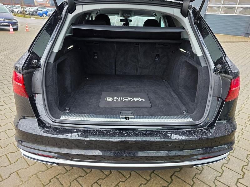 Gebraucht Audi A4 Sport 163 PS (119 kW) 2022 Schwarz Kombi