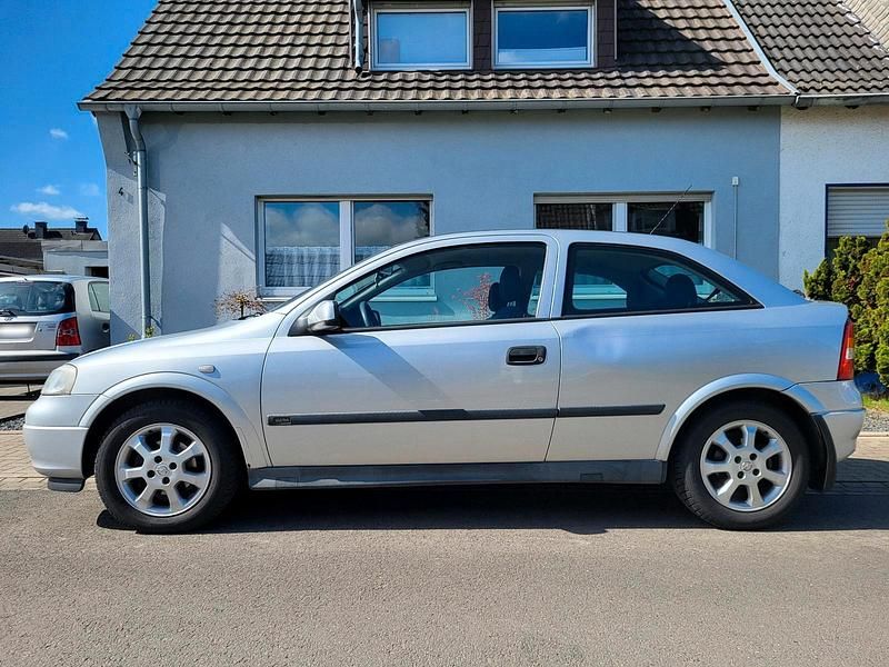 Gebraucht Opel Astra 84 PS (61 kW) 2002 Silber Coupé
