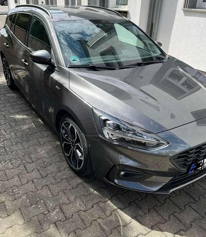 Grau Gebraucht 2020 Ford Focus ST-Line X Kombi | 20.500 € (Fairer Preis) - Bild 1/4