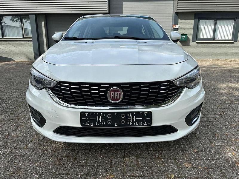 Weiß Gebraucht 2018 Fiat Tipo Pop Limousine | 6.900 € (Guter Preis) - Bild 1/4