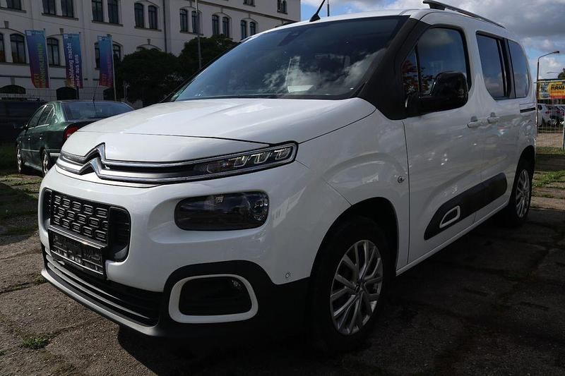 Weiß Gebraucht 2022 Citroën Berlingo Feel Van / Kleinbus | 13.900 € (Superpreis) - Bild 1/4
