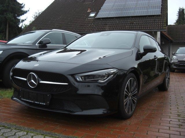 Nachtschwarz unilack Gebraucht 2021 Mercedes CLA200 Shooting Brake Progressive Kombi | 25.900 € (Guter Preis) - Bild 1/4