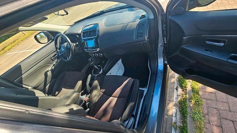 Grau Gebraucht 2018 Mitsubishi ASX SUV | 10.500 € - Bild 1/4