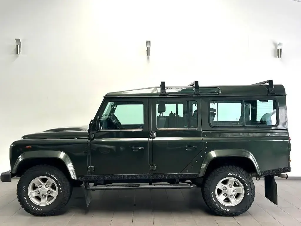 Gebraucht Land Rover Defender 122 PS (89 kW) 2008 Grün Kombi