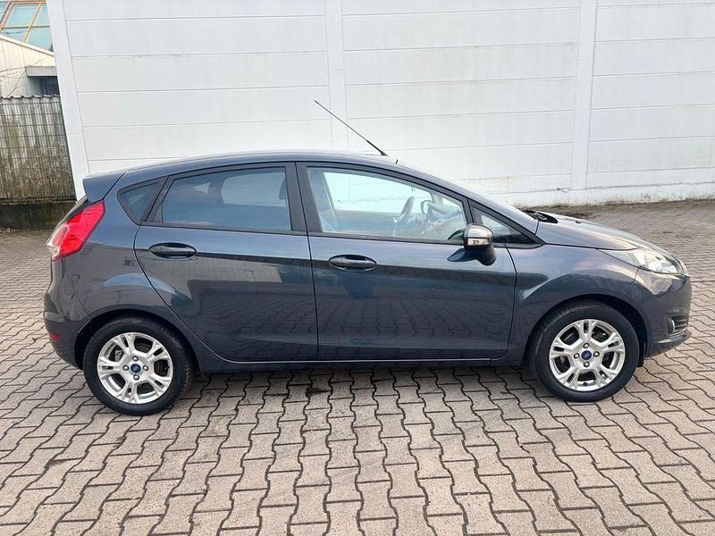 Gebraucht Ford Fiesta SYNC Edition 80 PS (58 kW) 2014 Grau Kleinwagen