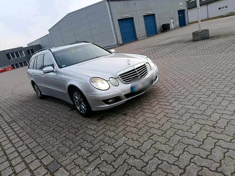 Gebraucht Mercedes E320 224 PS (164 kW) 2007 Silber Kombi