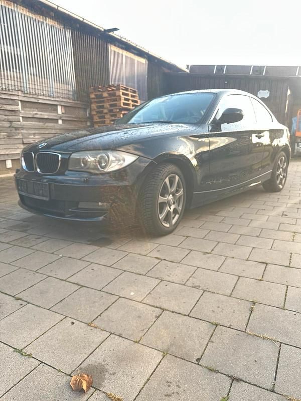 Schwarz Gebraucht 2010 BMW 118 Coupé Coupé | 11.000 € (Fairer Preis) - Bild 1/4