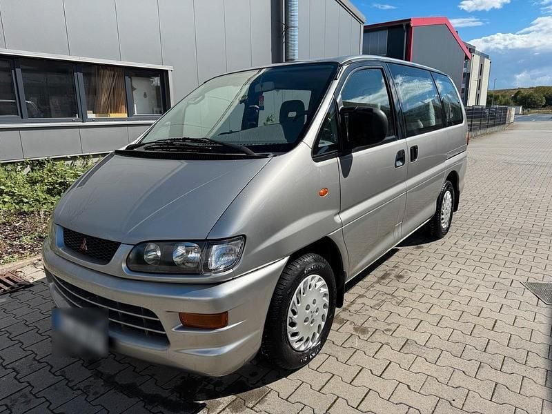 Grau Gebraucht 2000 Mitsubishi Space Gear Van | 7.399 € - Bild 1/4
