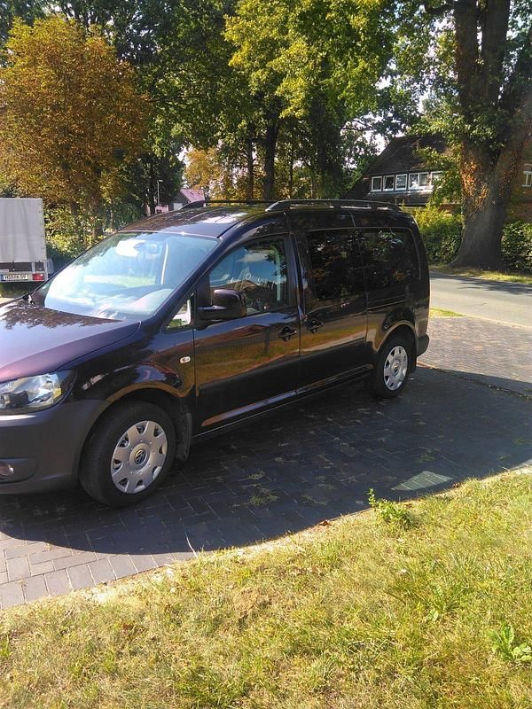 Violet Gebraucht 2011 VW Caddy Maxi Van / Kleinbus | 8.000 € (Etwas zu teuer) - Bild 1/4