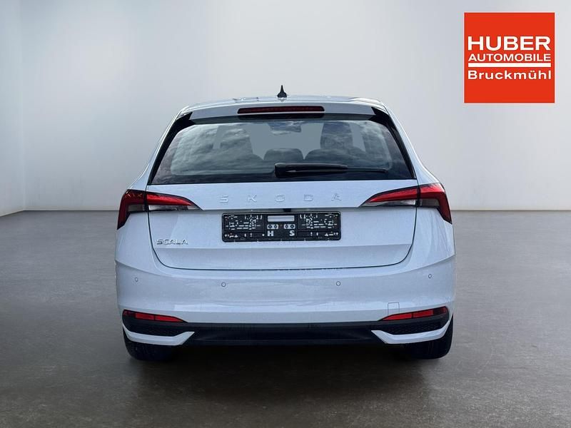 Neu Skoda Scala Selection 116 PS (85 kW) 2025 Moonweis metallic Kleinwagen