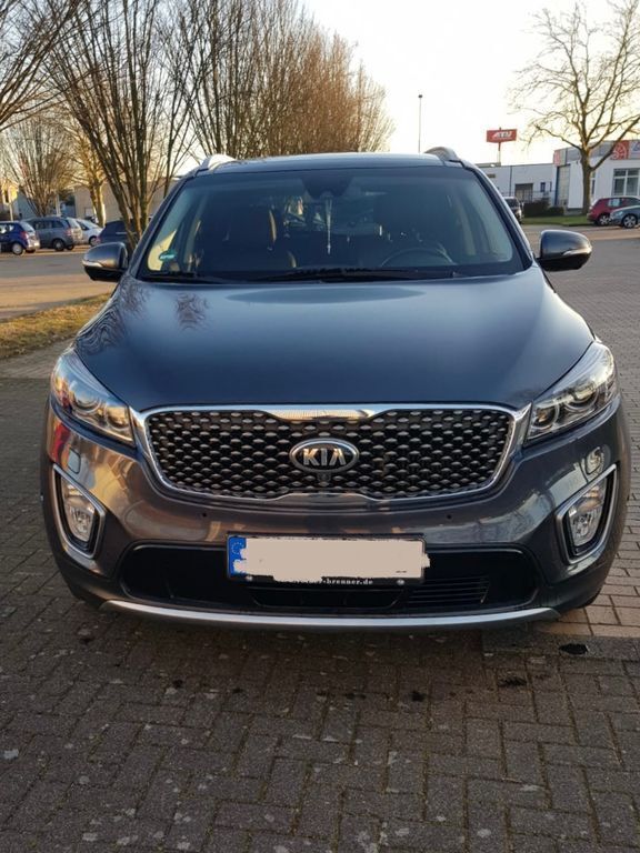 Grau Gebraucht 2016 Kia Sorento Platinum Edition SUV | 19.900 € (Fairer Preis) - Bild 1/4
