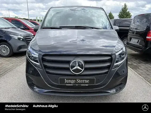 Gebraucht Mercedes Vito 163 PS (119 kW) 2025 Graphitgrau (metallic) Van