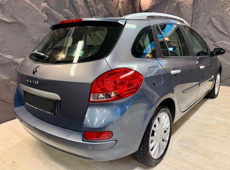 Gebraucht Renault Clio II Dynamique 103 PS (75 kW) 2010 Grau Limousine