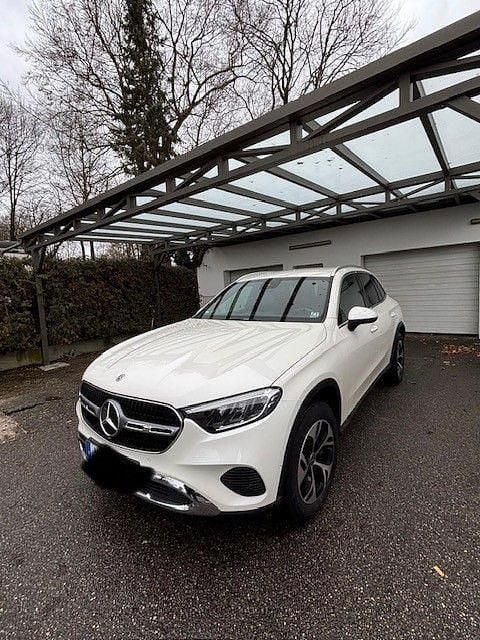 Gebraucht Mercedes GLC300e 197 PS (144 kW) 2023 Weiß SUV