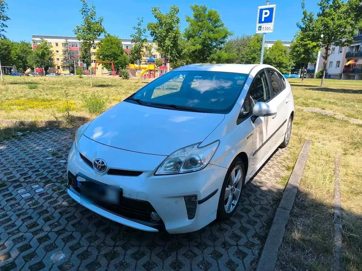 Gebraucht Toyota Prius 136 PS (100 kW) 2012 Weiß Limousine