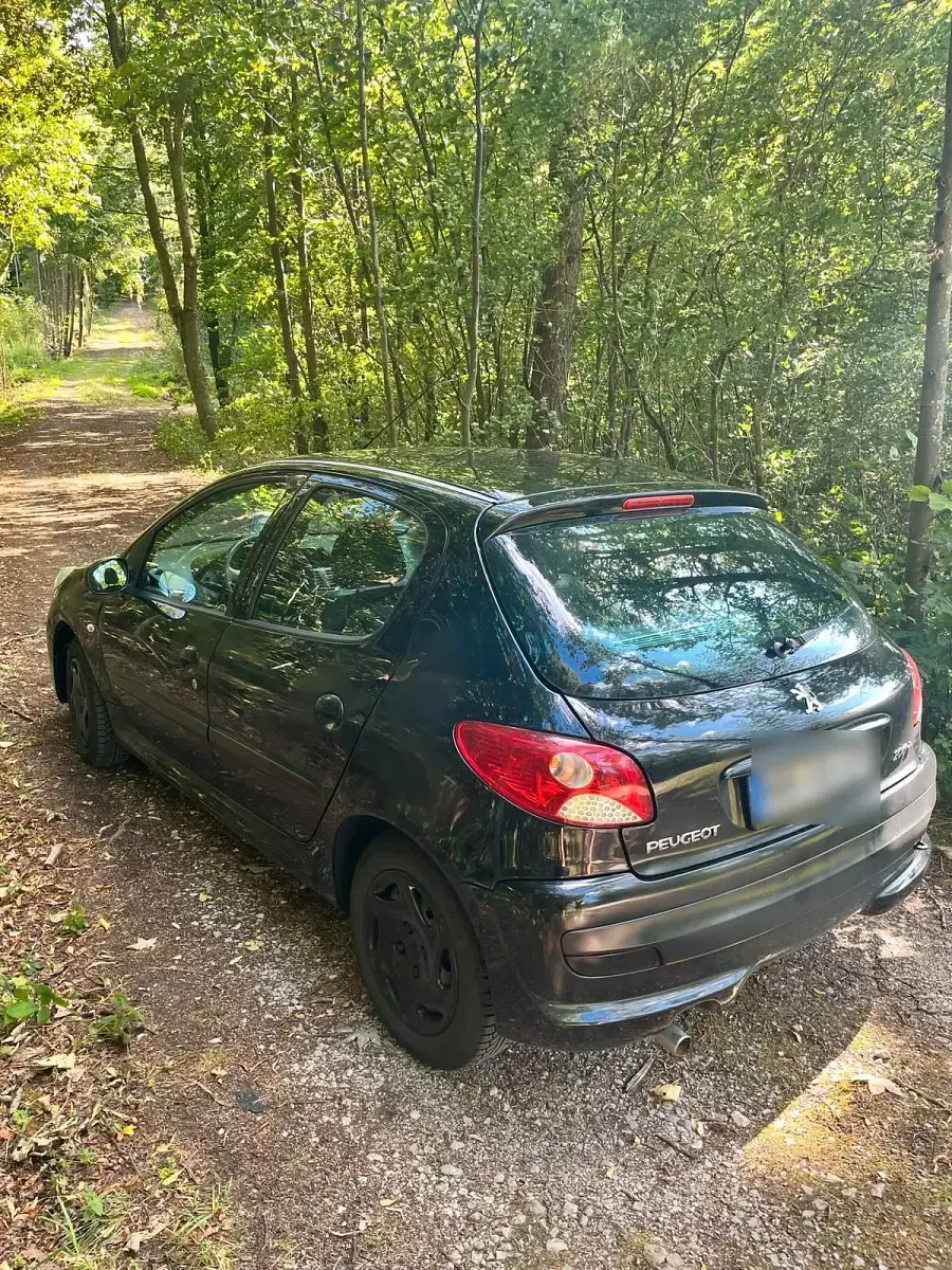 Gebraucht Peugeot 206 75 PS (55 kW) 2010 Schwarz Kleinwagen