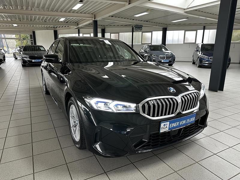 Schwarz metallic Gebraucht 2024 BMW 320 M Sport Limousine | 38.580 € (Fairer Preis) - Bild 1/1