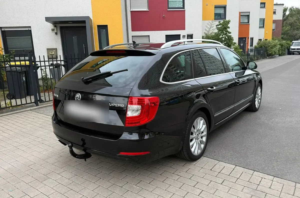Gebraucht Skoda Superb 170 PS (125 kW) 2014 Schwarz Kombi