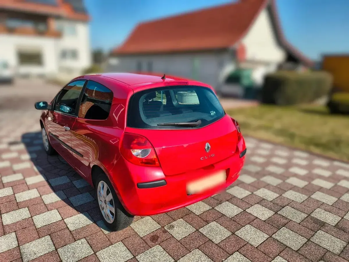 Brugt Renault Clio II Authentique 75 HK (55 kW) 2007 Rød Sedan