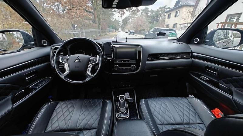 Gebraucht Mitsubishi Outlander P-HEV Top 121 PS (88 kW) 2018 SUV