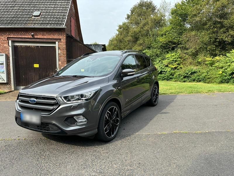 Gebraucht Ford Kuga ST-Line 179 PS (131 kW) 2018 Grau SUV