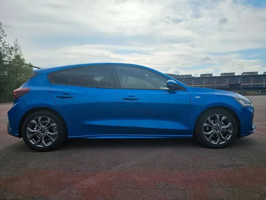 Gebraucht Ford Focus ST-Line 155 PS (114 kW) 2024 Blau Limousine