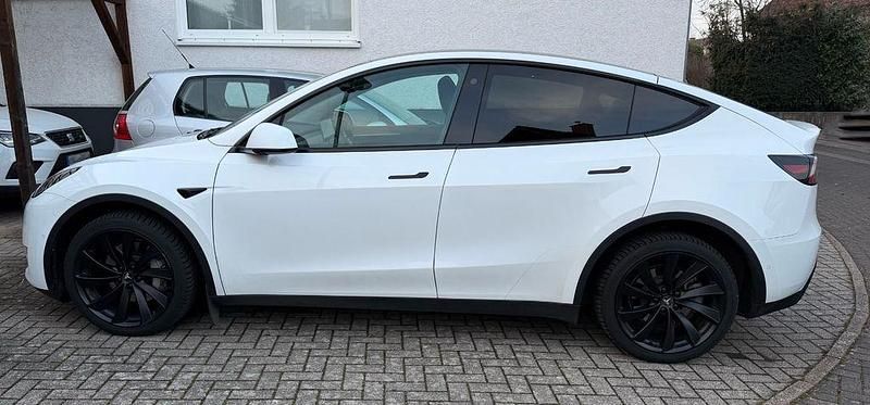 Weiß Gebraucht 2022 Tesla Model Y SUV | 31.000 € (Superpreis) - Bild 1/4