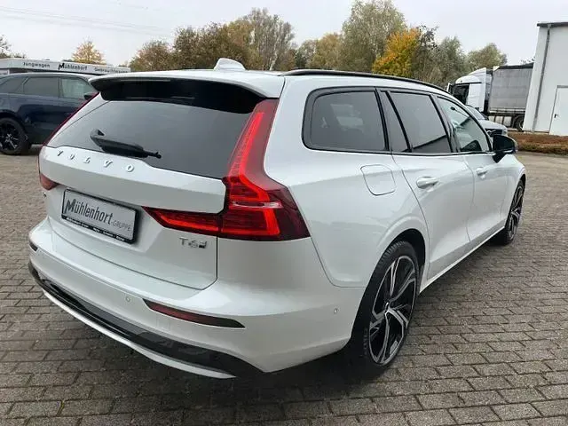 Gebraucht Volvo V60 Plus 349 PS (256 kW) 2024 Weiß Kombi