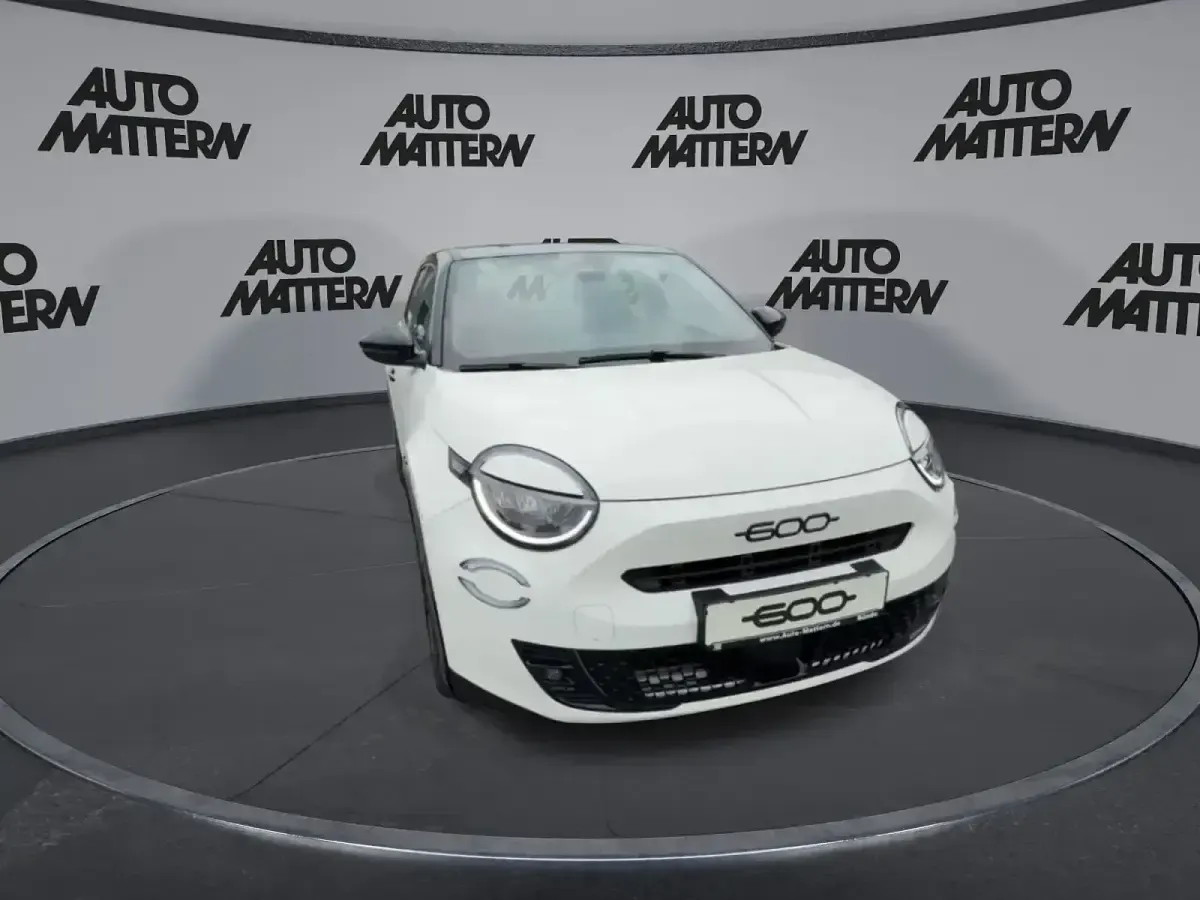 Neu Fiat 600 Street 101 PS (74 kW) 2026 Weiß SUV