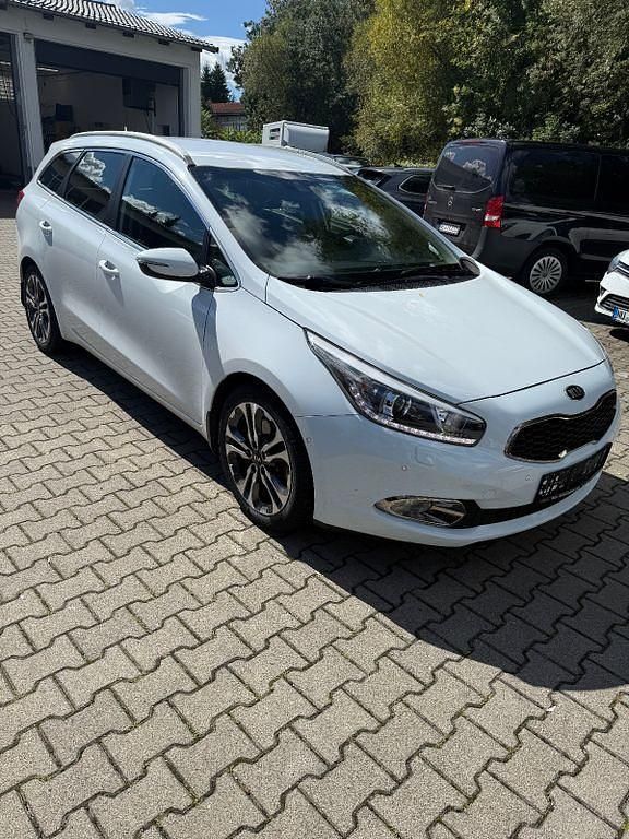 Weiß Gebraucht 2014 Kia Ceed Sportswagon Kombi | 5.990 € (Fairer Preis) - Bild 1/4
