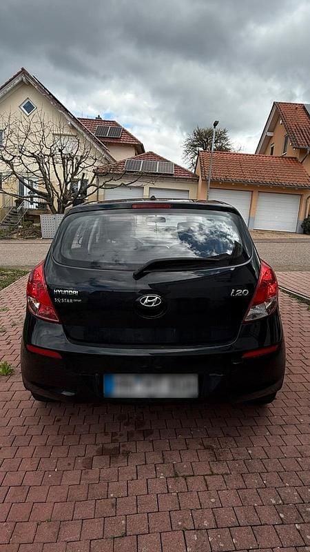 Gebraucht Hyundai i20 Edition 86 PS (63 kW) 2014 Schwarz Kleinwagen