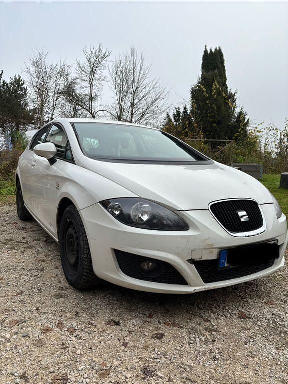 Weiß Gebraucht 2012 Seat Leon Copa Limousine | 5.300 € (Guter Preis) - Bild 1/4