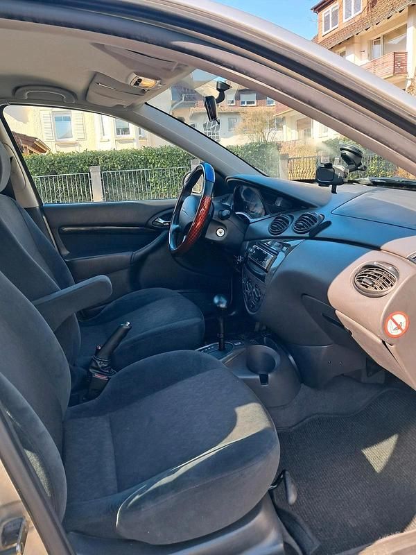 Gebraucht Ford Focus 101 PS (74 kW) 2000 Grau Kleinwagen