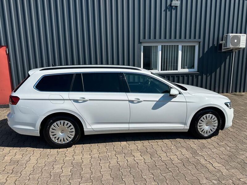Weiß Gebraucht 2020 VW Passat Business Kombi | 16.900 € (Etwas zu teuer) - Bild 1/4