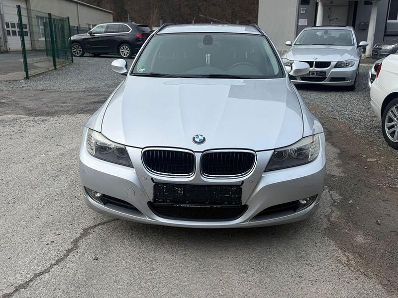 Gebraucht BMW 320 Advantage 177 PS (130 kW) 2010 Silber Limousine