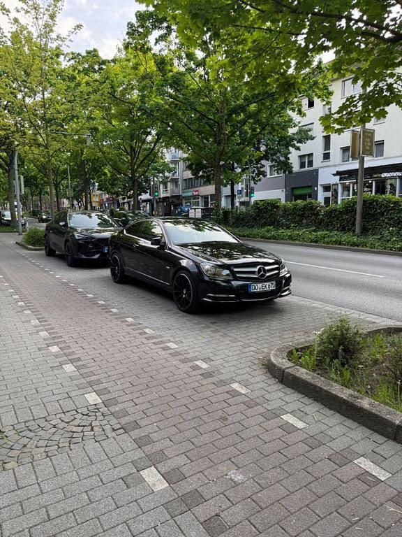 Schwarz Gebraucht 2011 Mercedes C180 Coupé | 4.500 € (Superpreis) - Bild 1/4