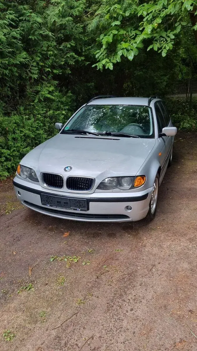 Gebraucht BMW 320 Basis 150 PS (110 kW) 2002 Silber Kombi