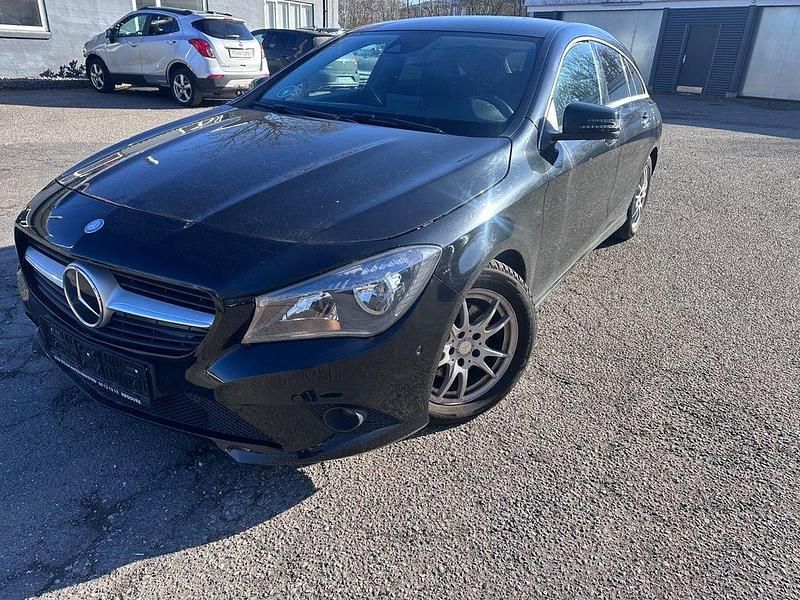 Gebraucht Mercedes CLA200 136 PS (100 kW) 2015 Schwarz Limousine