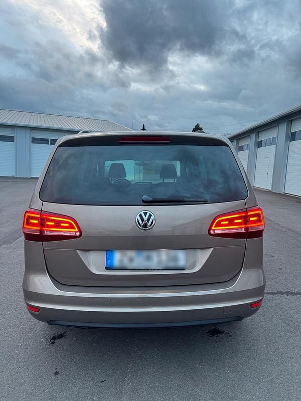 Gebraucht VW Sharan Comfortline 150 PS (110 kW) 2015 Gelb Van / Kleinbus