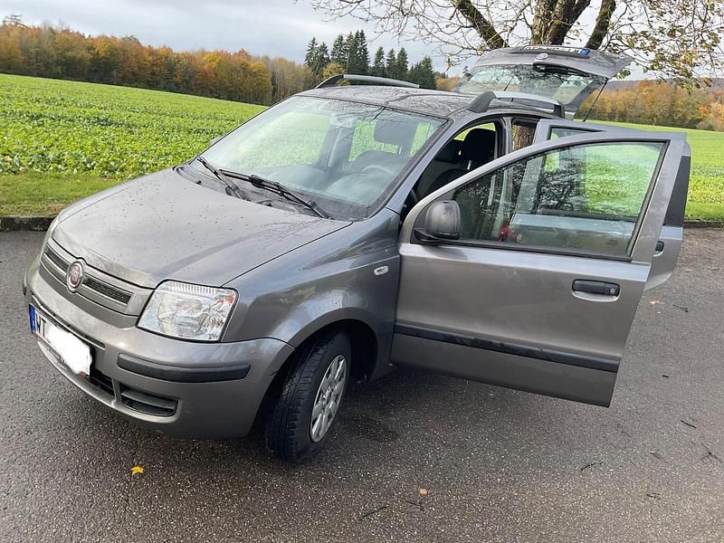 Grau Gebraucht 2011 Fiat Panda Kleinwagen | 3.475 € (Fairer Preis) - Bild 1/4