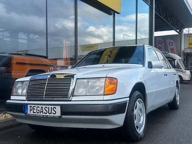 Gebraucht Mercedes E260 160 PS (117 kW) 1992 Weiß Limousine