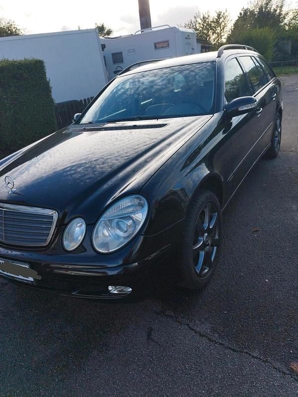 Schwarz Gebraucht 2004 Mercedes E240 Kombi | 2.800 € (Superpreis) - Bild 1/4