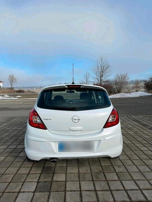 Używany Opel Corsa OPC 80 KM (58 kW) 2009 Biały Hatchback