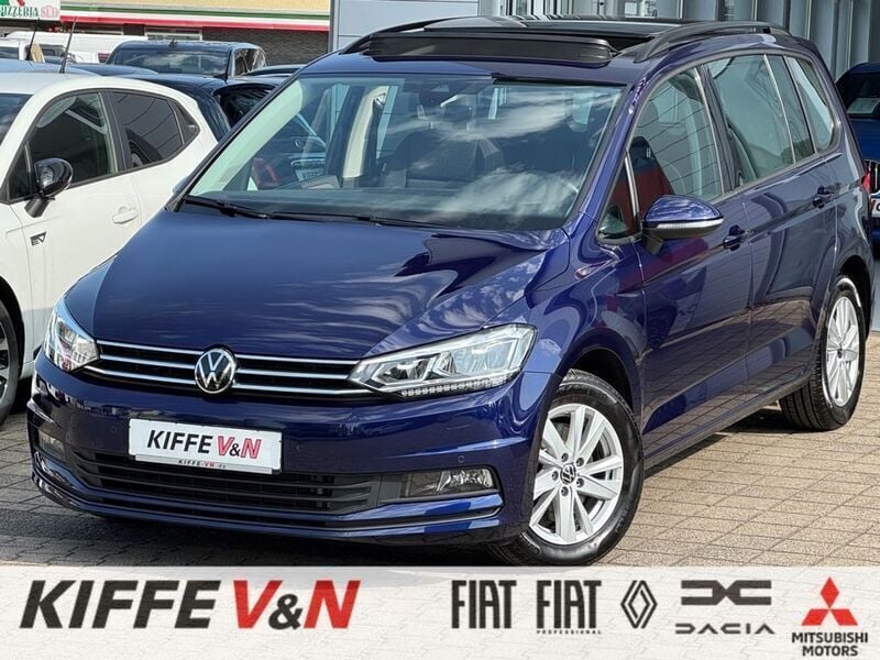 Blau Gebraucht 2023 VW Touran Comfortline Van / Kleinbus | 31.130 € (Fairer Preis) - Bild 1/4