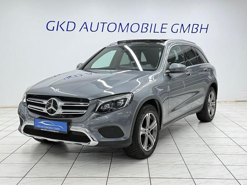Grau Gebraucht 2018 Mercedes GLC220 AMG line SUV | 26.990 € (Guter Preis) - Bild 1/4