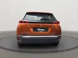 Gebraucht Peugeot e-2008 Active 100 kW (136 PS) 2022 Lackierung orange fusion/ty... SUV