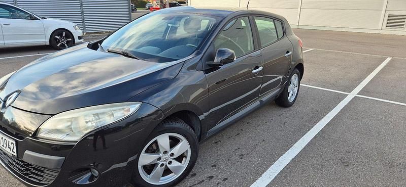 Schwarz Gebraucht 2009 Renault Mégane Coupé Expression Coupé | 3.250 € (Superpreis) - Bild 1/4